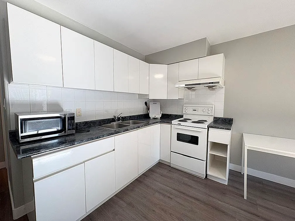 2 bed, 543 sqft, $2,000 — Photo 2