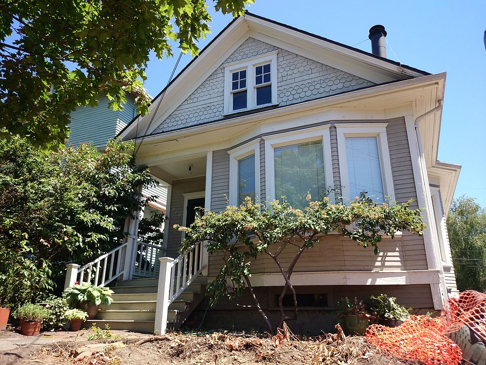 2nd image of 910 13th Ave