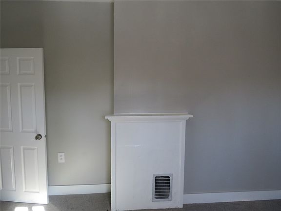 4th image of 301 Paur St