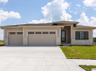 18211 Acorn Dr, Gretna, NE 68028