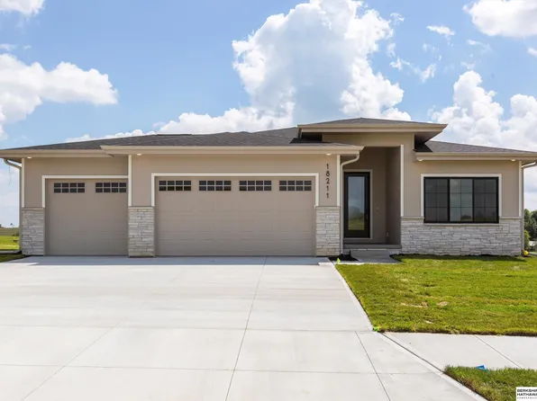 18211 Acorn Dr, Gretna, NE 68028