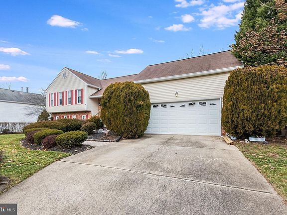 2nd image of 10148 Woodbury Dr