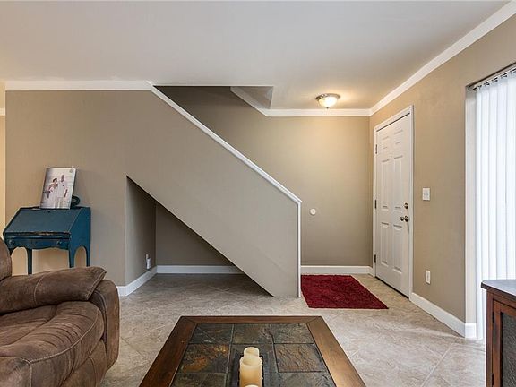 4th image of 101 Bough Ave #101