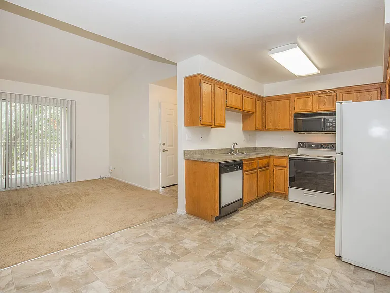 Cambridge Village Apartments — Photo 63