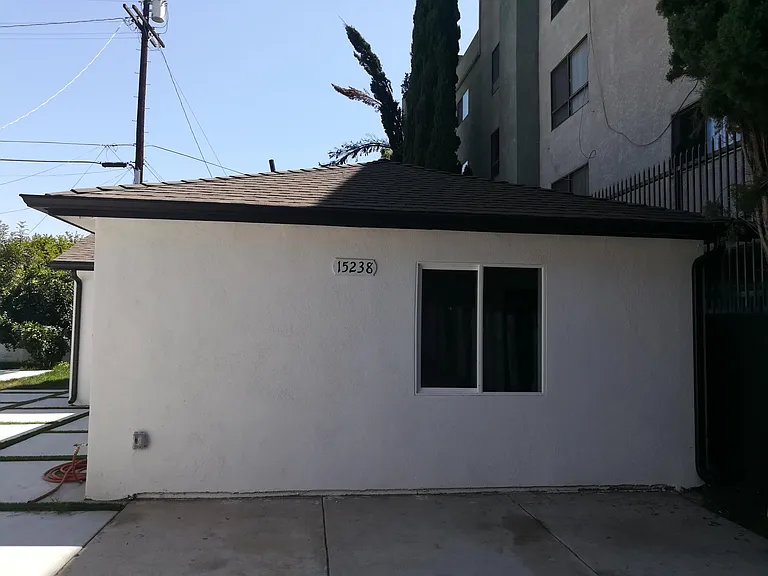 15238 Runnymede St — Photo 21