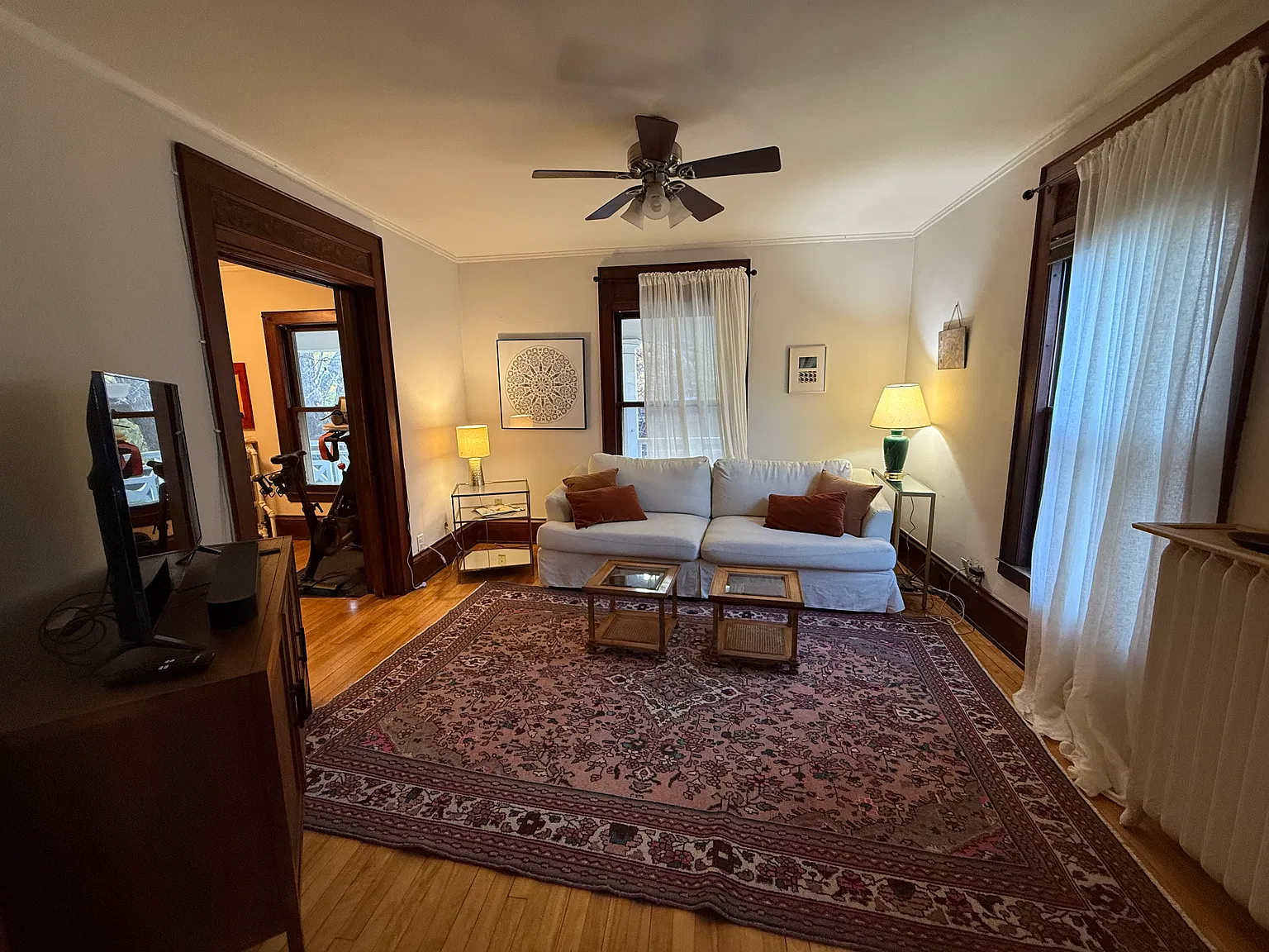 3 bed, 1300 sqft, $2,600 — Photo 3