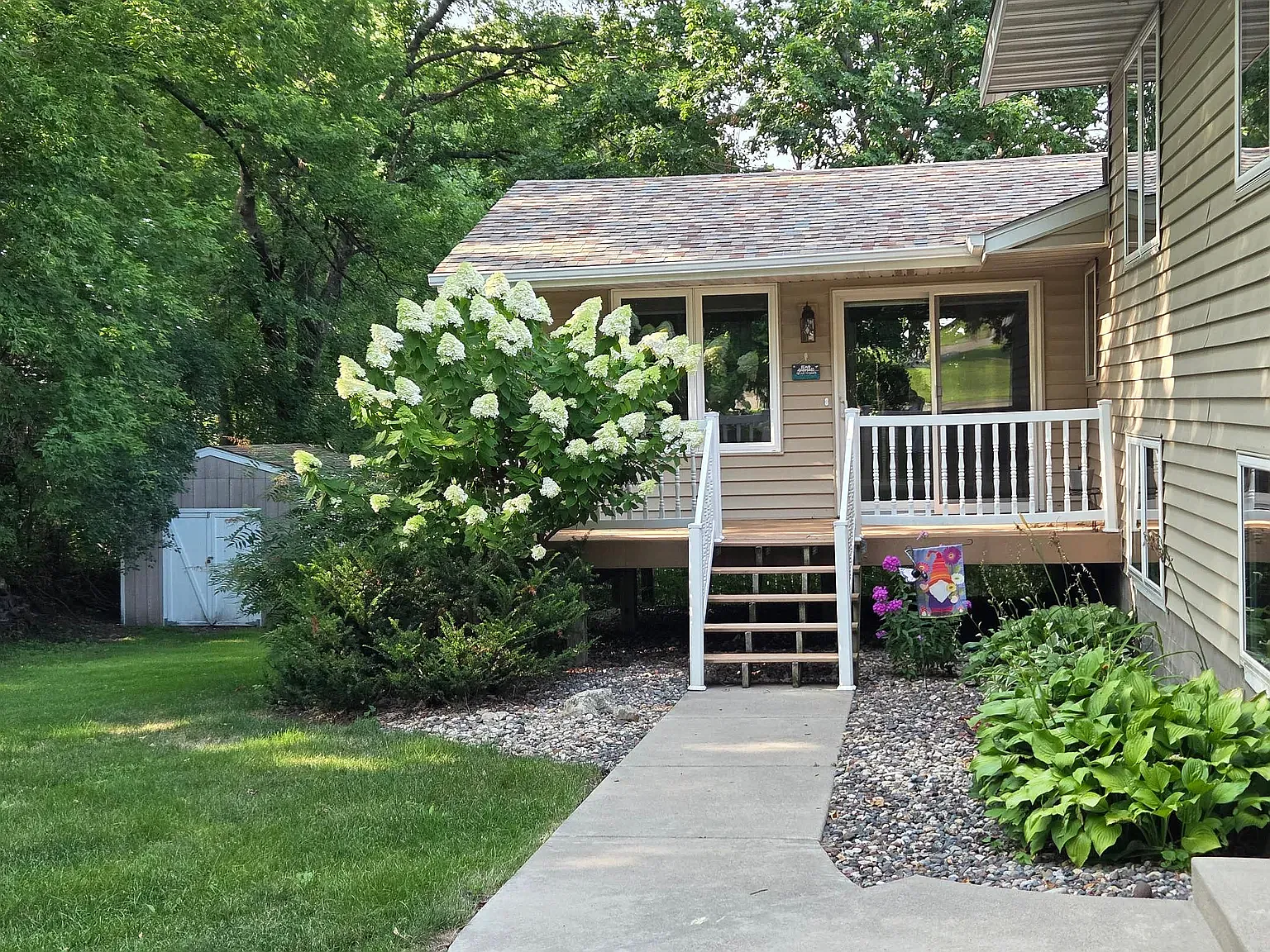4 bed, 2612 sqft, $2,700 — Photo 2