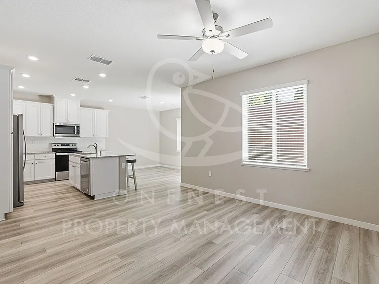 2279 Comstock Ln — Photo 5