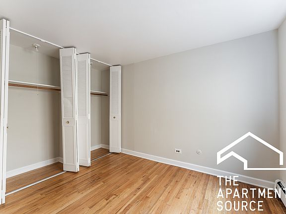 4th image of 5909 N Kenmore Ave APT 402