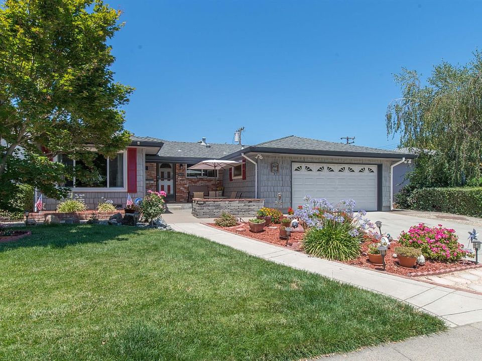 1st image of 8433 Lake Forest Dr