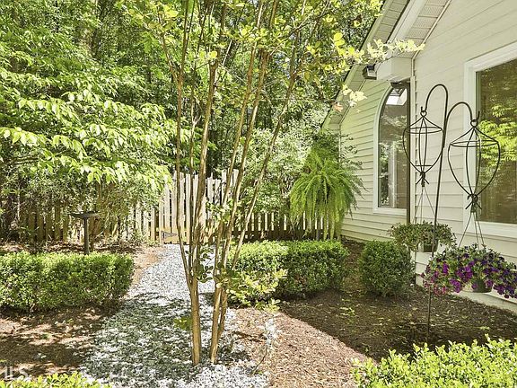 3rd image of 339 Welton Way