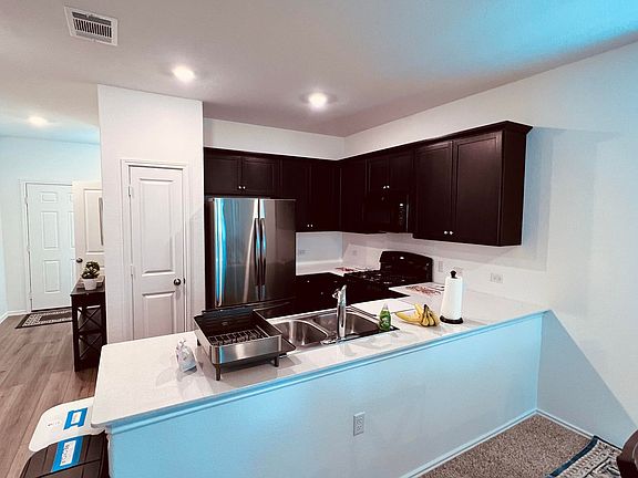 4th image of 2705 Louris Ln