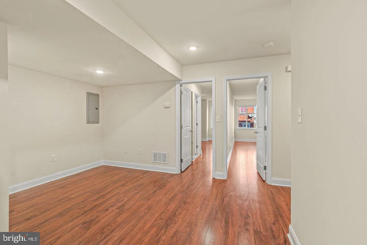 4 bed, 4.0 bath, 1200 sqft, $600 — Photo 3