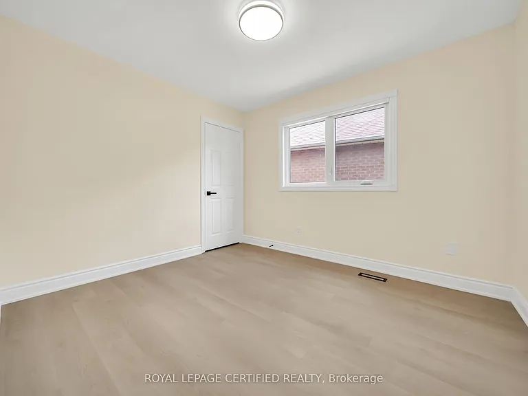 5016 Natkarni Cres #UPPER — Photo 27