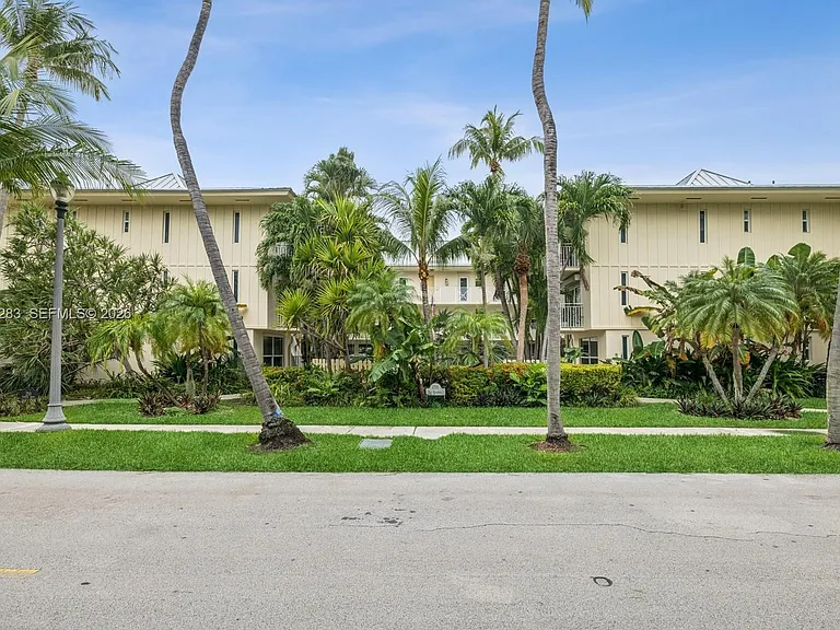 255 Sunrise Dr #107 — Photo 2