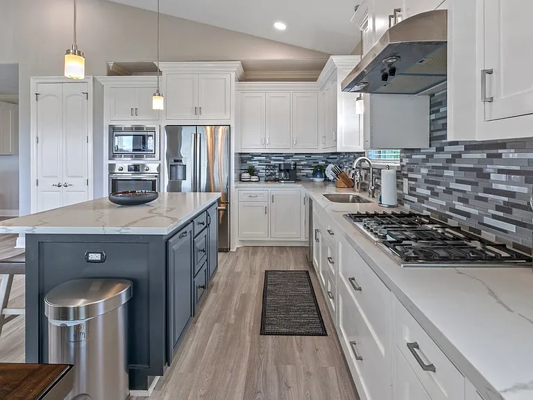 401 N Riverside Ct — Photo 7