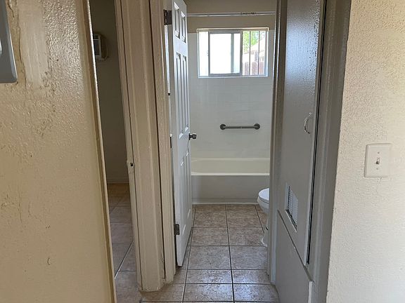 5th image of 1083 W 6th St