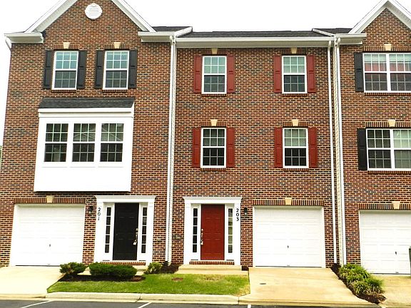 3rd image of 203 Dundee Pl