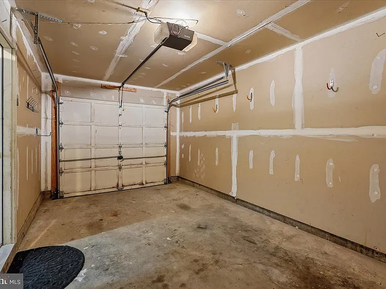 104 Frazer Dr — Photo 43