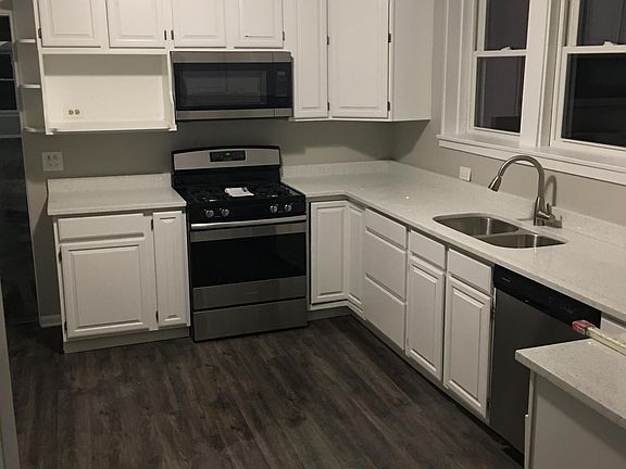 2nd image of 5524 N Artesian Ave #1