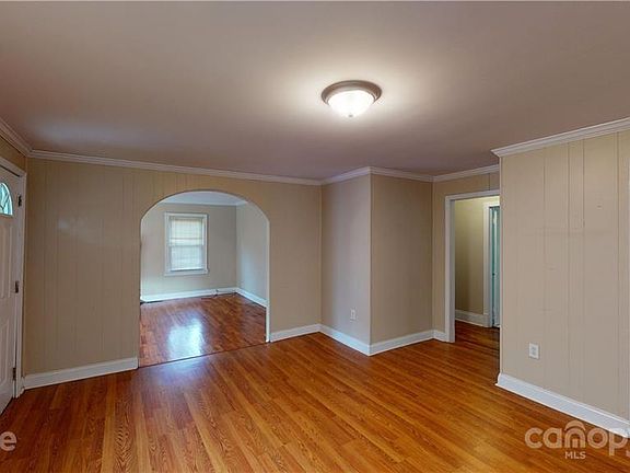 5th image of 2941 Highland Dr