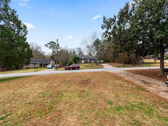 4th image of 268 Essex Dr