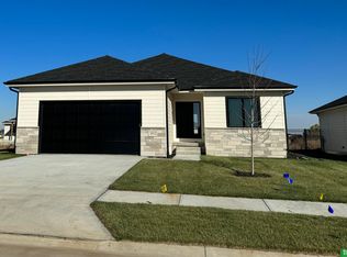 20922 Ellison Ave, Elkhorn, NE 68022