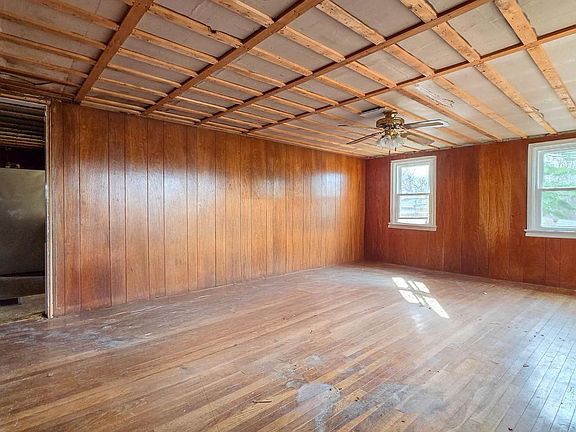 2nd image of 1895 Quarry Rd