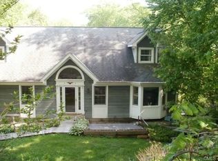 42 Sunnycrest Rd, Trumbull, CT 06611