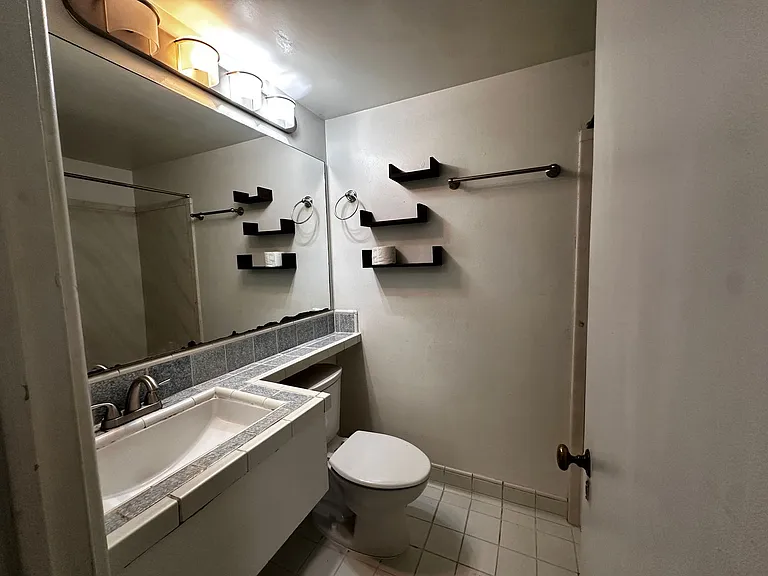 1800 Taylor Ave N #2 — Photo 6
