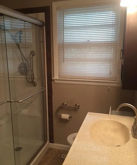 Bathroom w/ Walk-In Shower