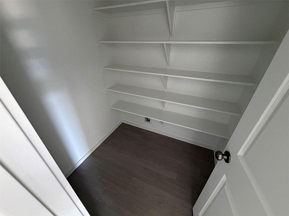 5th image of 366 Lucia Way