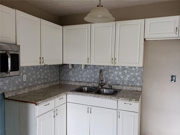 3rd image of 2367 Greenwood St