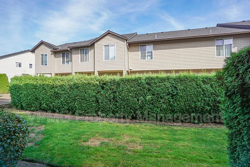 2 bed, 1.5 bath, 930 sqft, $1,795 — Photo 2