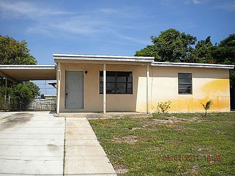 1st image of 3360 N Seacrest Blvd
