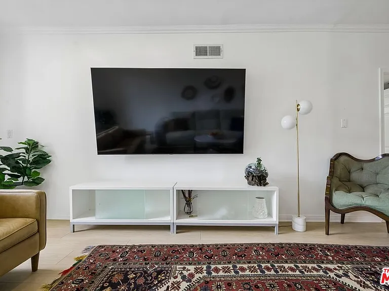 125 Montana Ave #304 — Photo 16