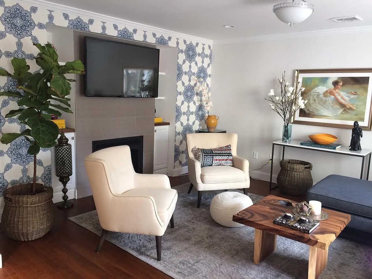3 bed, 2.5 bath, 1656 sqft, $7,800 — Photo 2