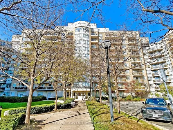 650 Lawrence Ave W #915, Toronto, ON M6A 3E8