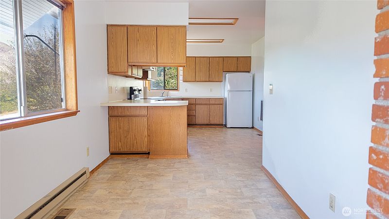 4th image of 121 SW 121 Street