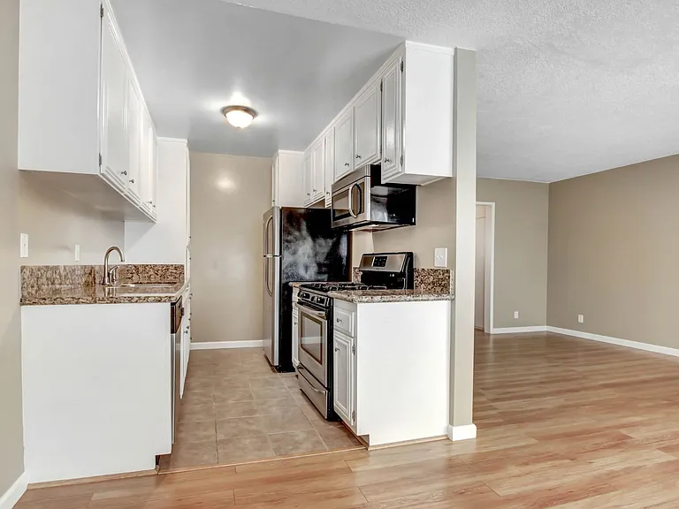 1234 Wellesley Ave in West LA - steps to Wilshire Blvd! — Photo 8