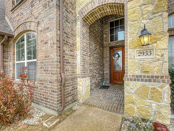 4th image of 2933 Softwood Cir
