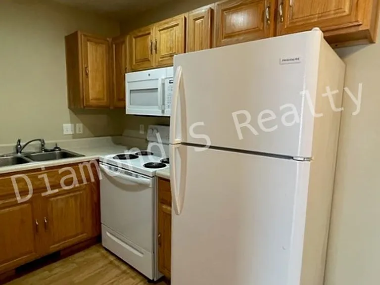 2415 W High St — Photo 8