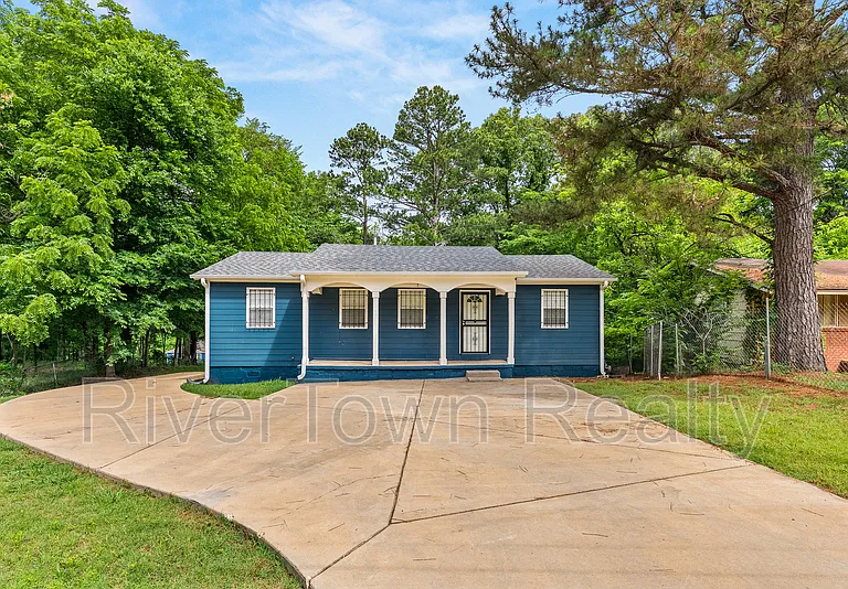 1204 Margaret Rd — Photo 1