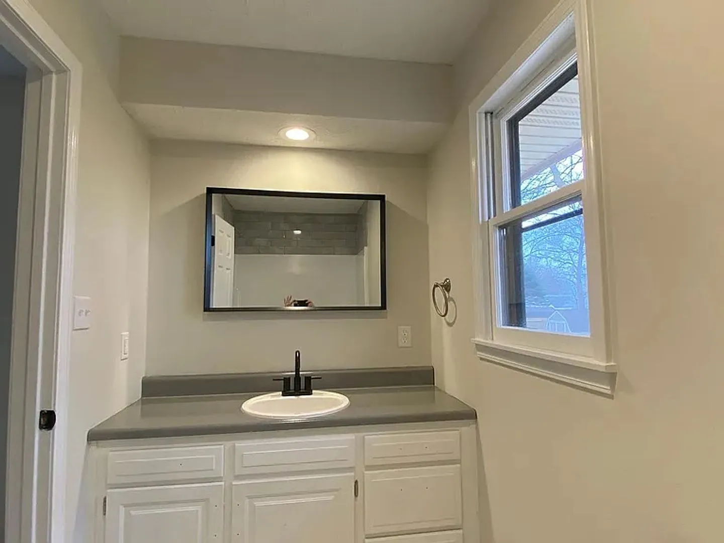 Charming 3-Bedroom Home in a Great South Springfield Location! — Photo 3