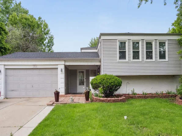 352 N Pinecrest Rd, Bolingbrook, IL 60440