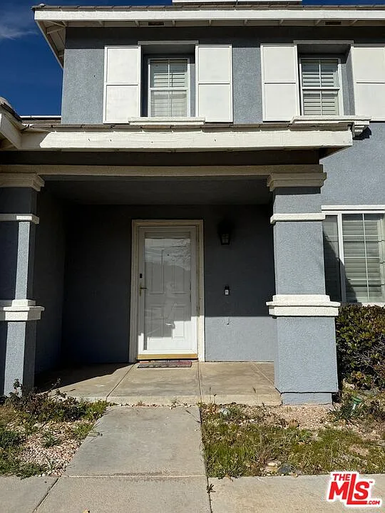 4 bed, 2.0 bath, 2452 sqft, $3,490 — Photo 2