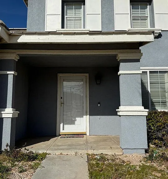 719 W Avenue Q10 — Photo 2