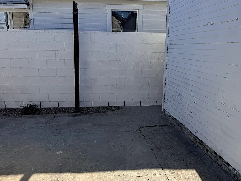 201 S Rowan Ave — Photo 14