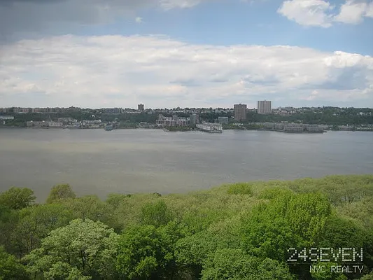 Rented by 24 7 NYC Realty Inc. | media 18