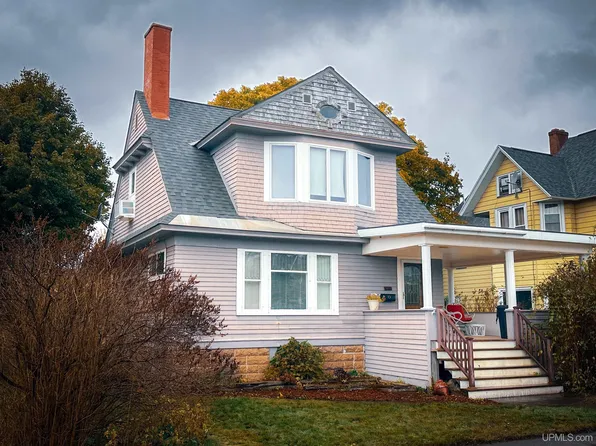607 N 4th St, Ishpeming, MI 49849